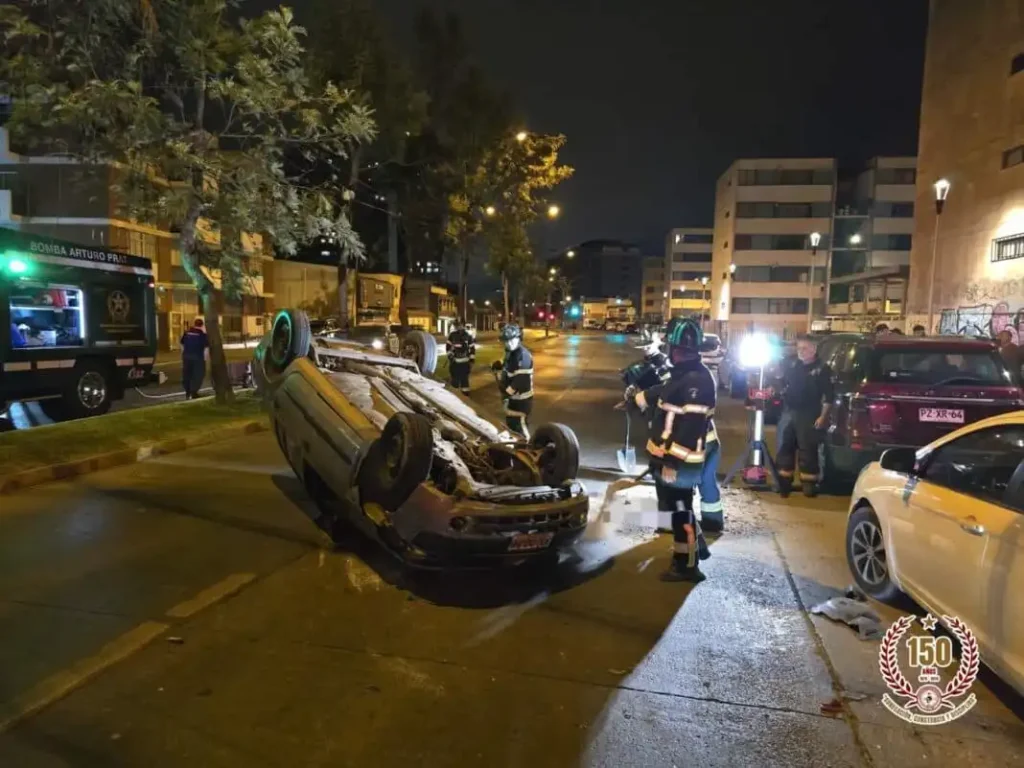 Accidente de Tráfico en Antofagasta: Volcamiento de Vehículo en la Madrugada