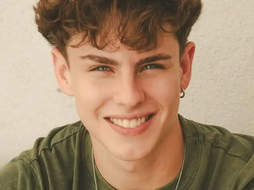 Diego Venegas Reflexiona Sobre Su Experiencia en Mundos Opuestos