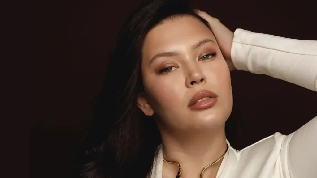 Michelle Carvalho: La Autenticidad Frente a las Críticas en Redes Sociales