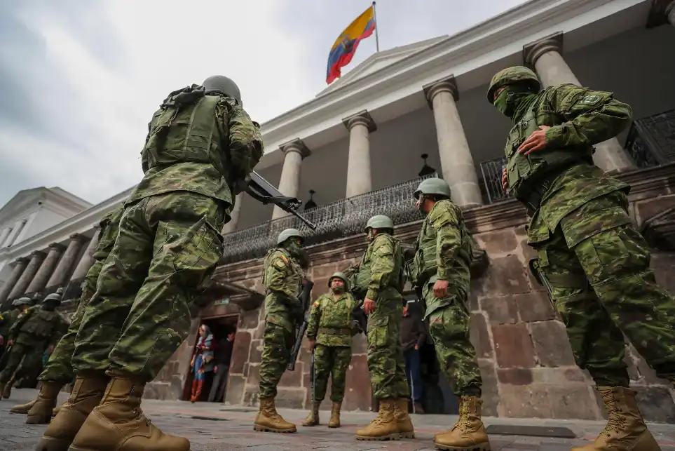El papel de las Fuerzas Armadas en la reciente crisis en Ecuador