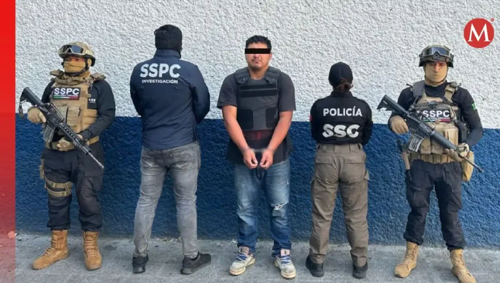 Detención de Hombre por Robo a Policía en Iztacalco: Un Hecho Alarmante