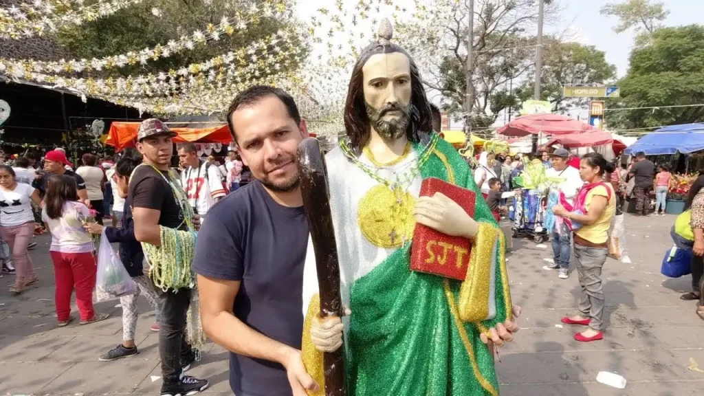 El Baile de San Judas Tadeo: Controversias y Solidaridad en el Barrio de Santa Fe