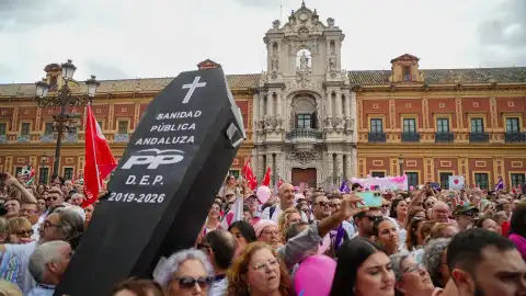 Protestas masivas en Sevilla por fallos en detección de cáncer de mama