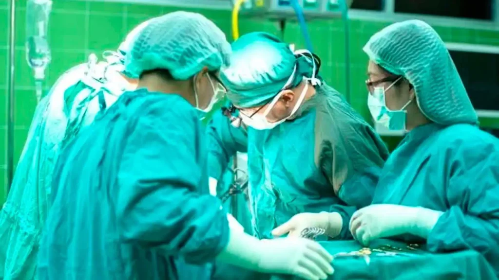 El dilema del turismo médico para personas trans: entre costos y ética