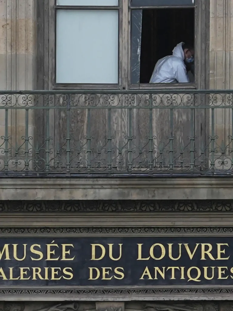 Detenciones en el Robo de Joyas del Museo del Louvre: Un Caso en Desarrollo