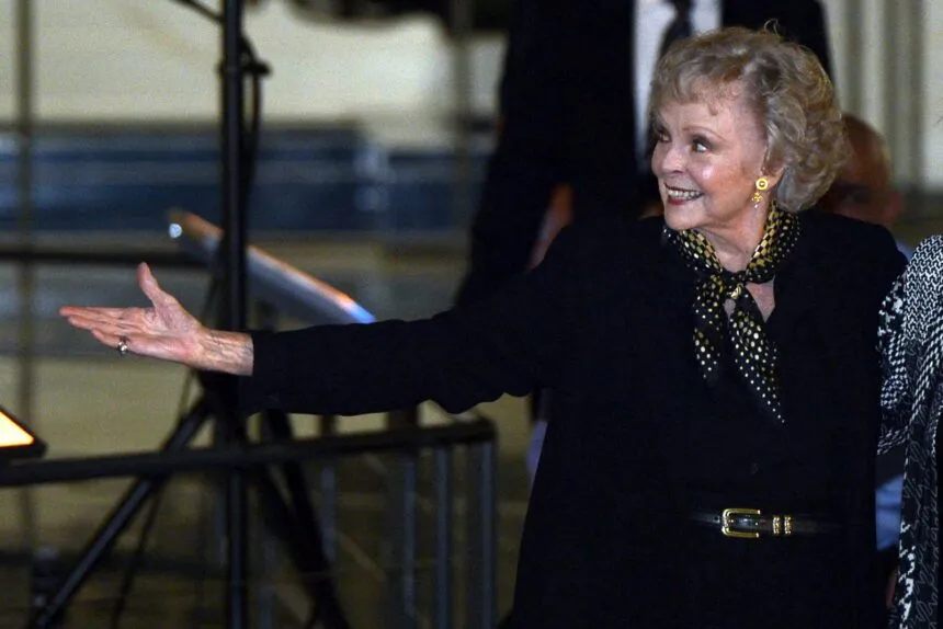 Adiós a June Lockhart: Un legado en la televisión estadounidense