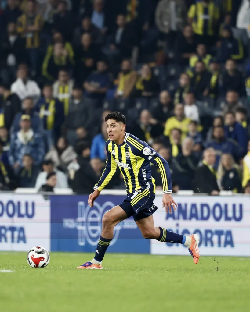 Edson Álvarez y su reciente experiencia en la Europa League: Un momento de tensión