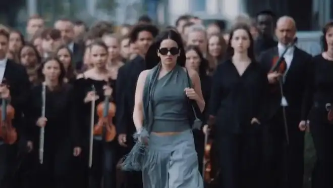 Rosalía Deslumbra con su Nuevo Sencillo ‘Berghain’ y Anuncia su Álbum ‘Lux’