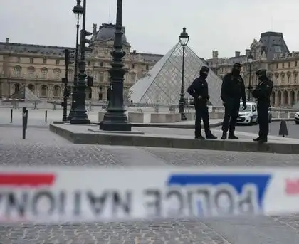 Detención de Sospechosos en el Robo del Museo del Louvre: Un Caso Intrigante