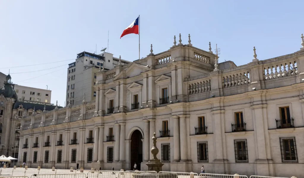 Desafíos y Controversias en el Panorama Político Chileno