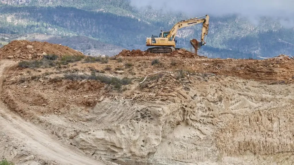 Decisión Judicial sobre la Explotación de Canteras en Playa del Carmen: Implicaciones y Reacciones