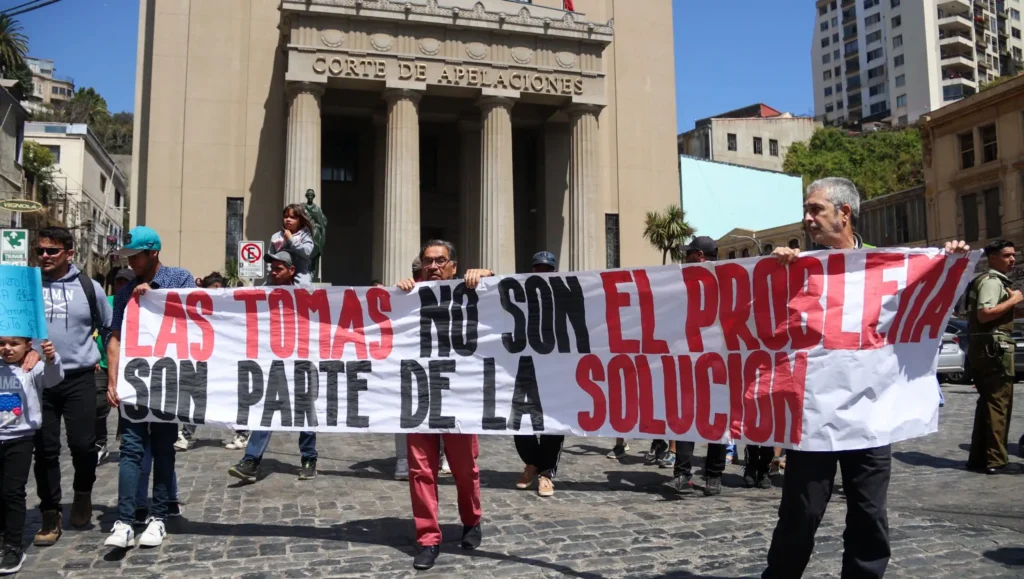 Desalojo y Protestas en Placilla: La Realidad de las Tomas en Chile