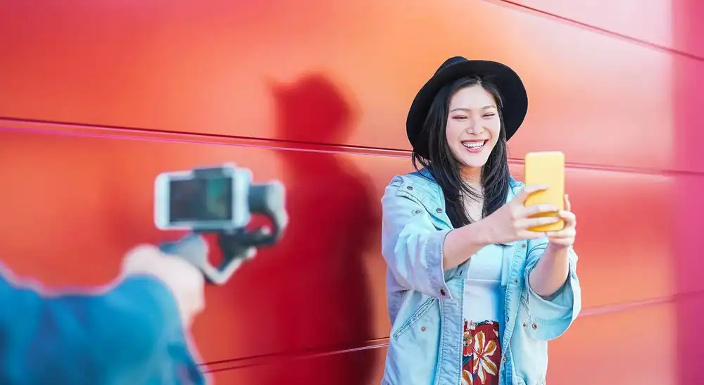 Regulación de Influencers en China: Un Nuevo Paradigma en Redes Sociales