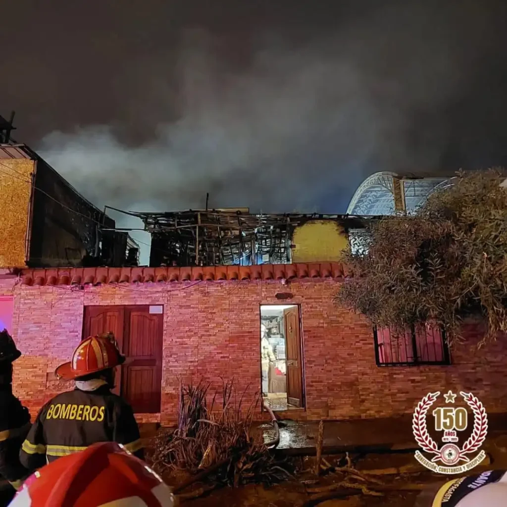 Incendio Devastador en Antofagasta: Un Hogar Afectado y la Respuesta de Bomberos