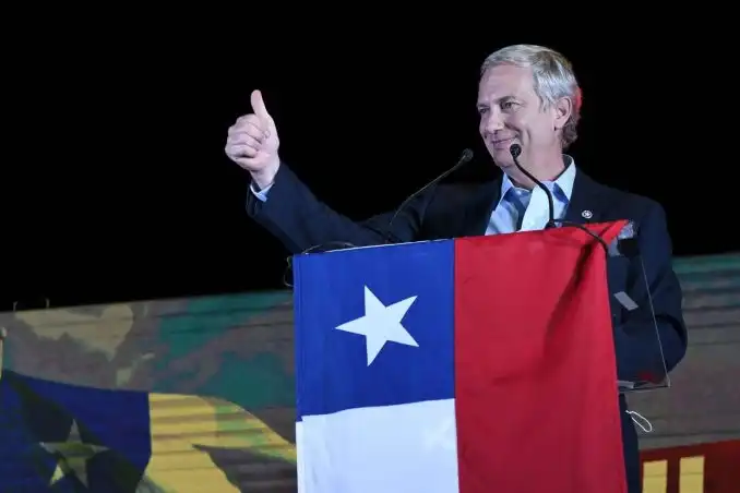 José Antonio Kast: Un Análisis de su Ascenso Político y Desafíos Futuros