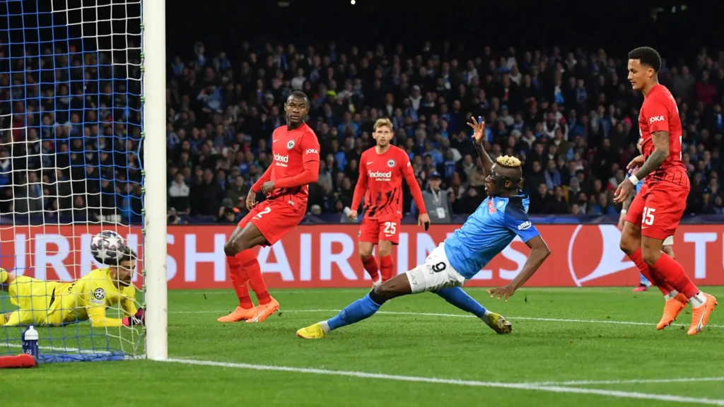 El Napoli y Eintracht Frankfurt no logran romper el empate en la Champions League