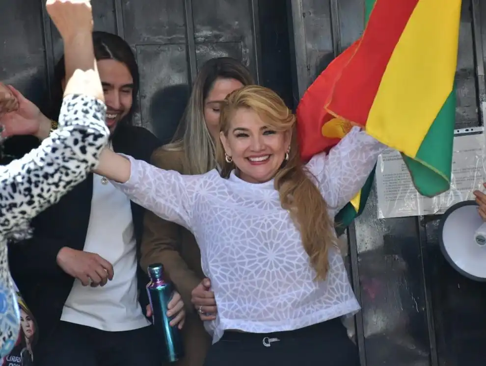 Jeanine Áñez Recupera su Libertad Tras Cuatro Años de Prisión