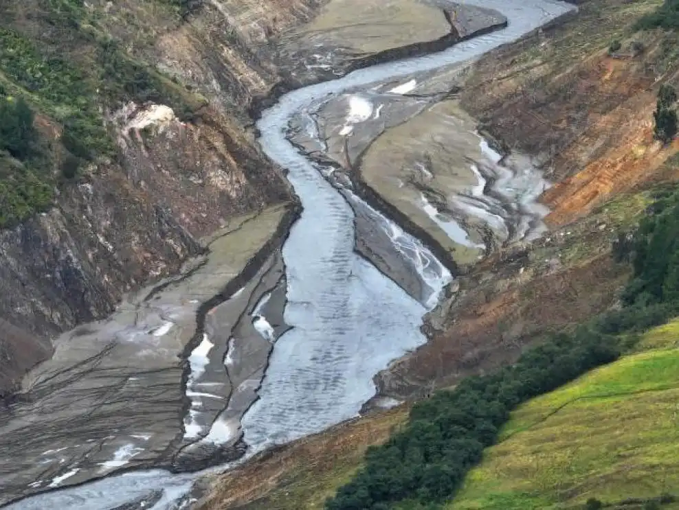 Ecuador enfrenta un déficit energético crítico: 866 megavatios en juego