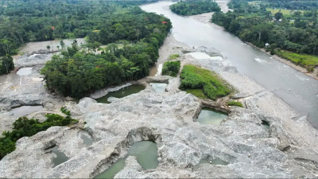 Desafíos Ambientales en Guayaquil: Contaminación y Respuestas Institucionales