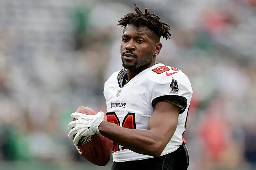 El Controversial Arresto de Antonio Brown en Dubái: Detalles y Repercusiones