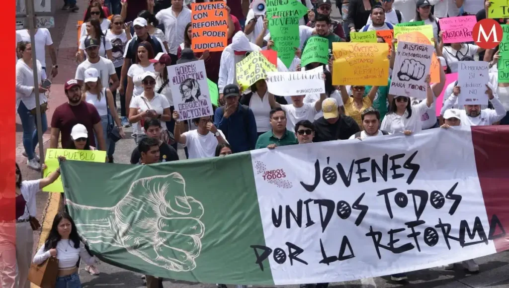 Jóvenes de la CDMX se movilizan por la paz y derechos laborales