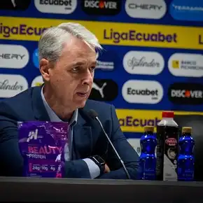 Tiago Nunes: Un Reconocimiento Internacional por su Labor en Liga de Quito