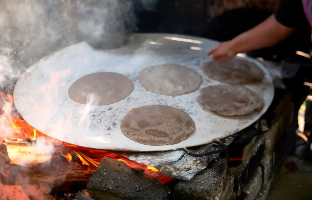 Tortillas: La Batalla entre lo Tradicional y lo Industrial