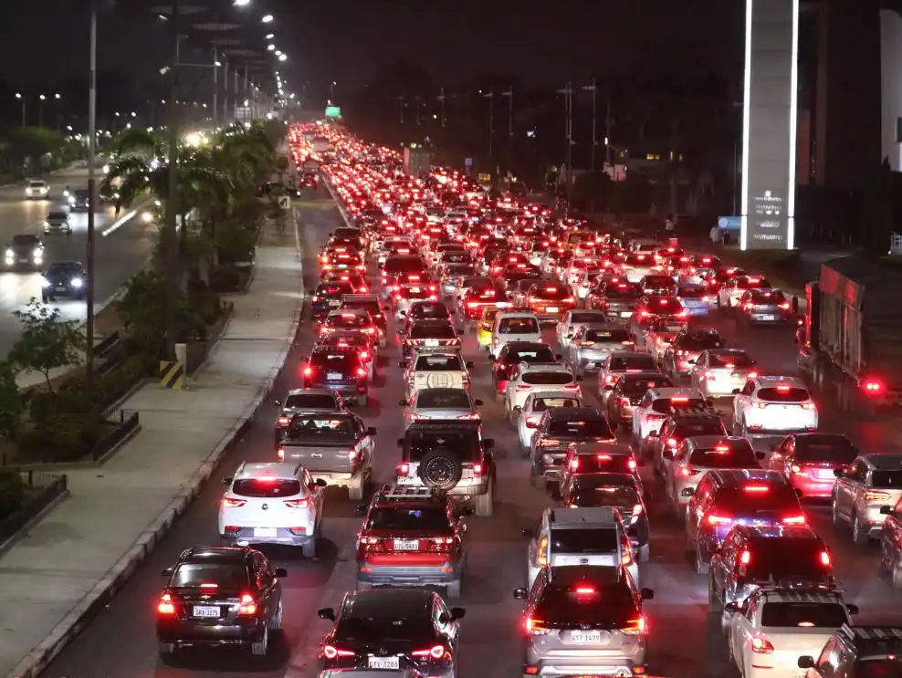 Descontrol en Samborondón: Fiesta Clandestina Genera Caos Vial