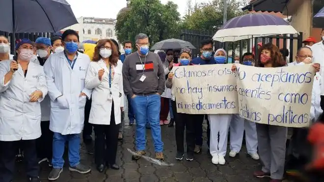 Crisis de Medicamentos en Hospitales Públicos de Quito: Una Realidad Agridulce