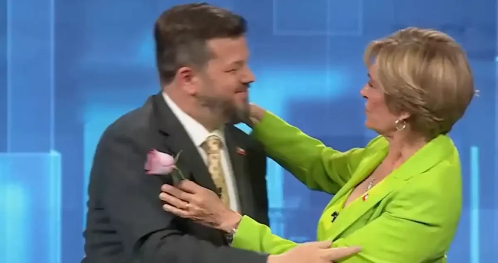 Un Gesto Inesperado en el Debate Presidencial: La Rosa de Kaiser a Matthei