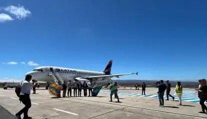 Johanna Serrano: La Piloto Cuencana que Conecta Cuenca con Galápagos