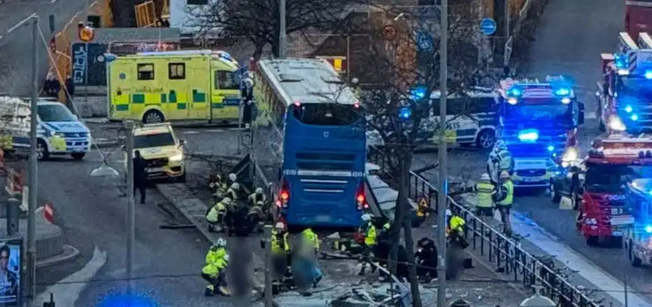 Tragedia en Estocolmo: Un Accidente de Autobús Causa Muertos y Heridos