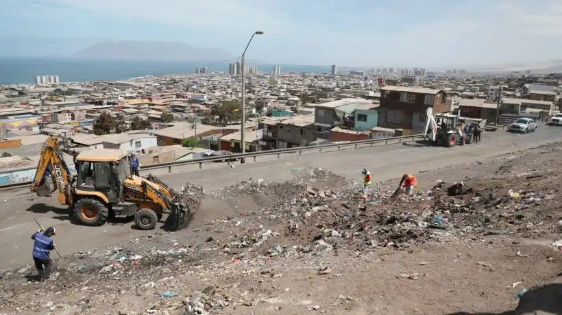 Operativo de Limpieza en Antofagasta: Más de 60 Toneladas de Desechos Retirados