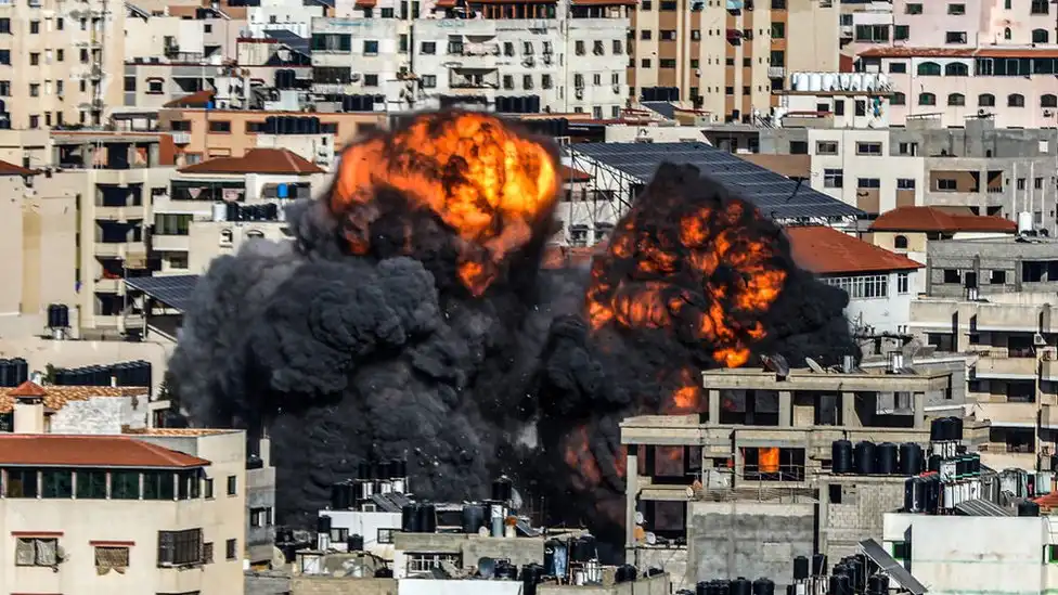 Tensiones en el Conflicto Israel-Palestina: Incendios y Desplazamientos