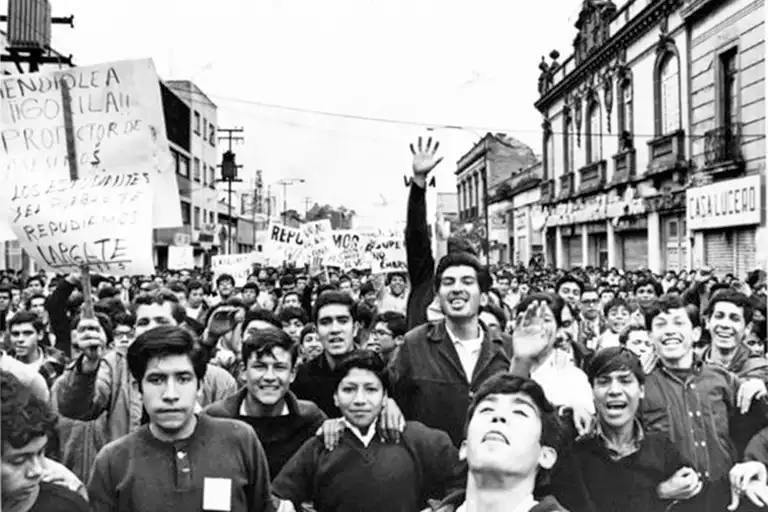 Estudiantes del IPN exigen justicia tras detención de compañero durante marcha