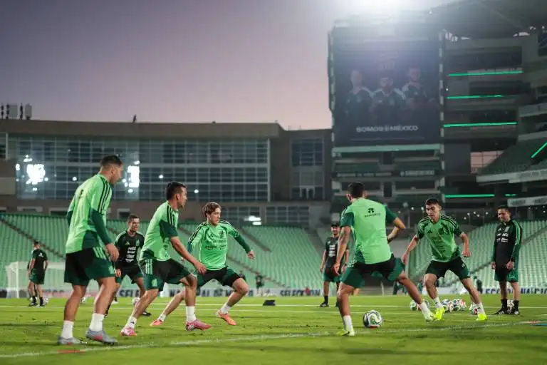 La Selección Mexicana se Prepara para un Desafío Crucial ante Paraguay