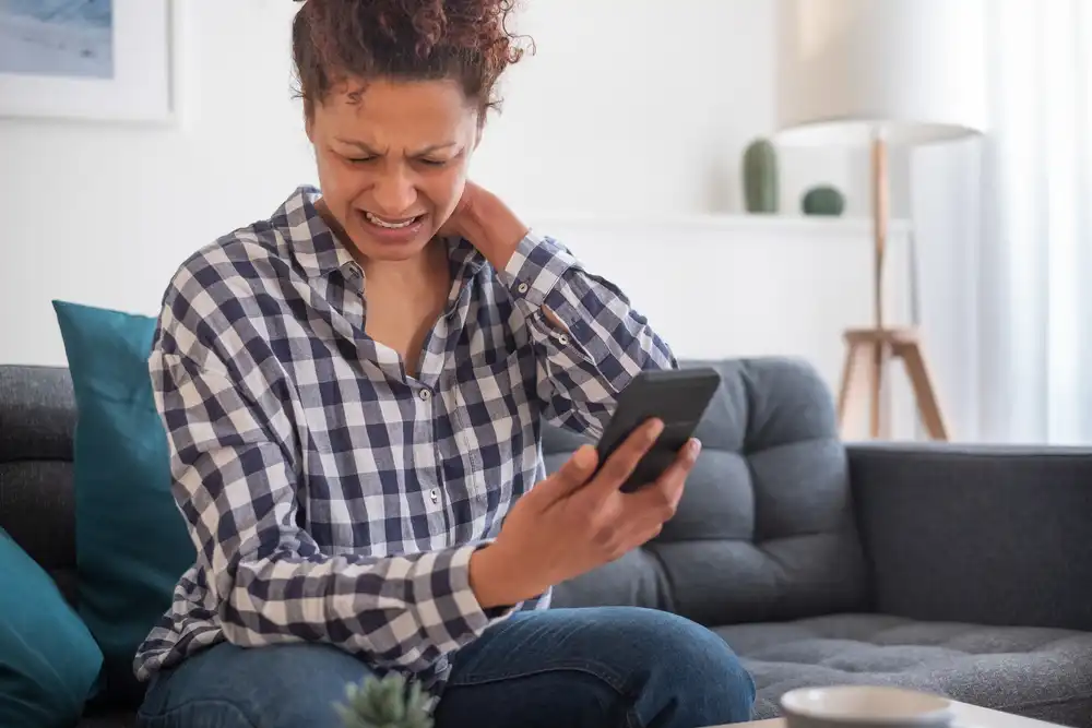 Impacto del Uso Prolongado de Teléfonos Móviles en la Salud Física