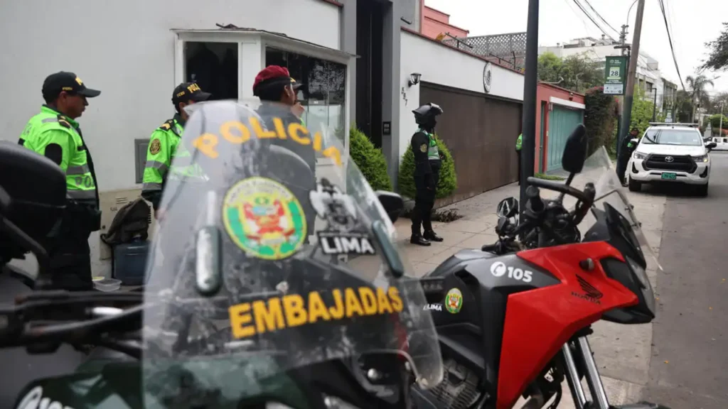 Tensiones Diplomáticas entre México y Perú: La Amenaza de Intervención en la Embajada