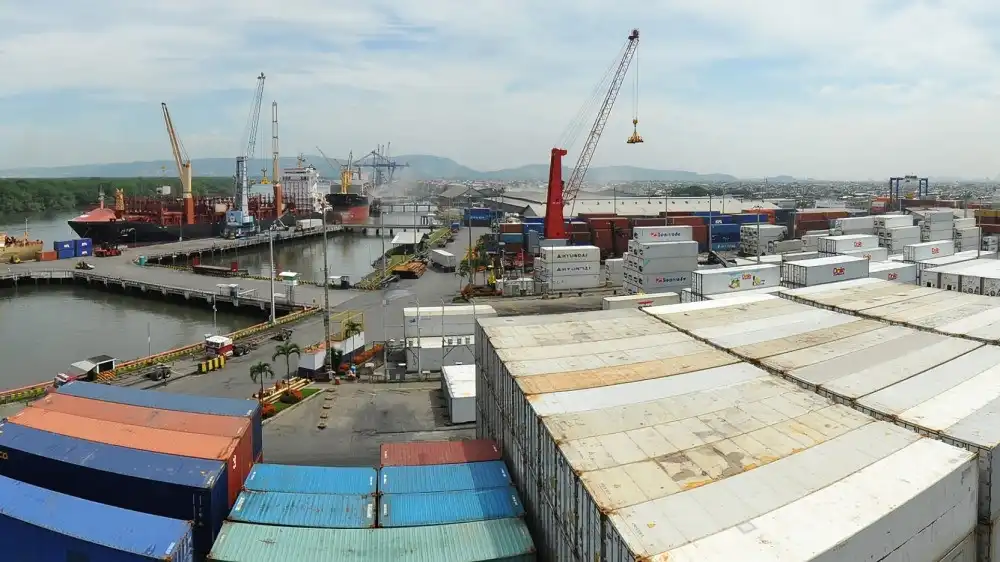 Controversia Legal en el Modelo Portuario de Ecuador
