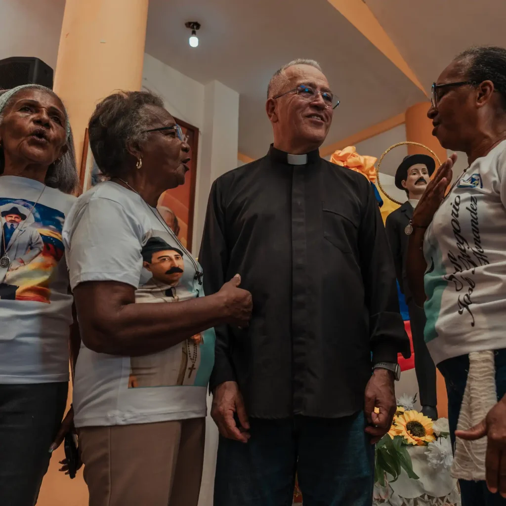 Numa Molina: El Sacerdote Jesuita y Su Controversial Defensa de Maduro