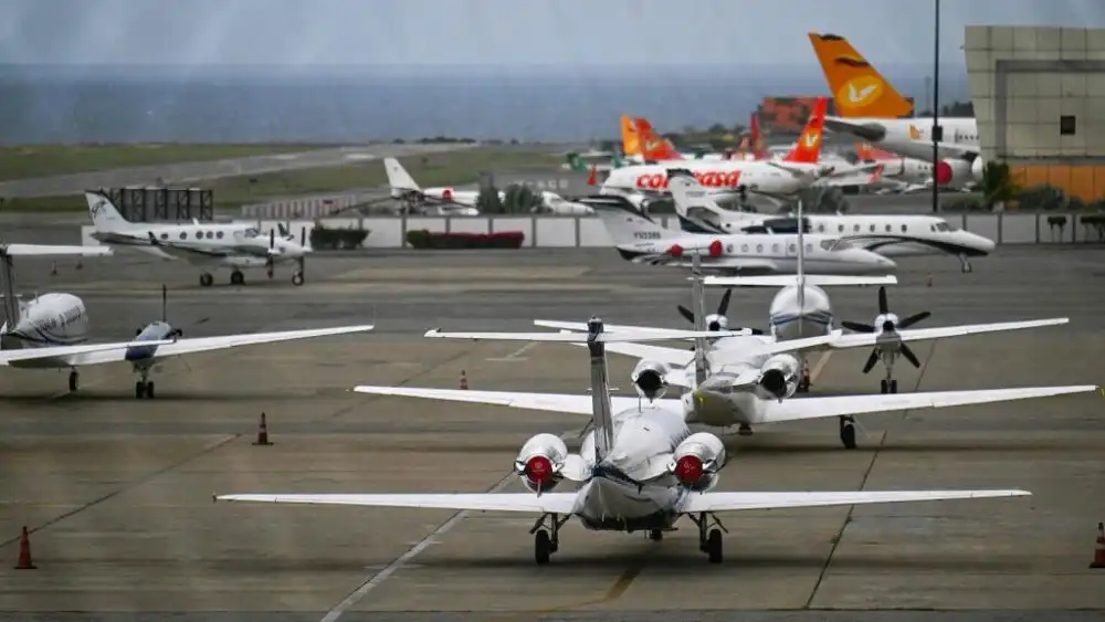 Venezuela da un ultimátum a aerolíneas: 48 horas para reanudar vuelos