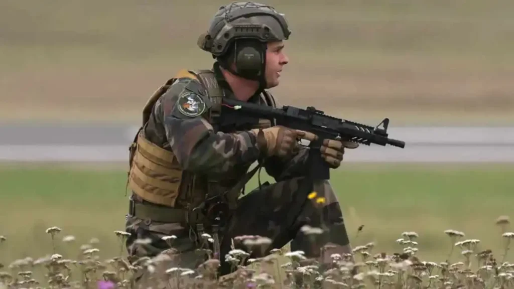 Francia Implementa un Servicio Militar Voluntario para Jóvenes