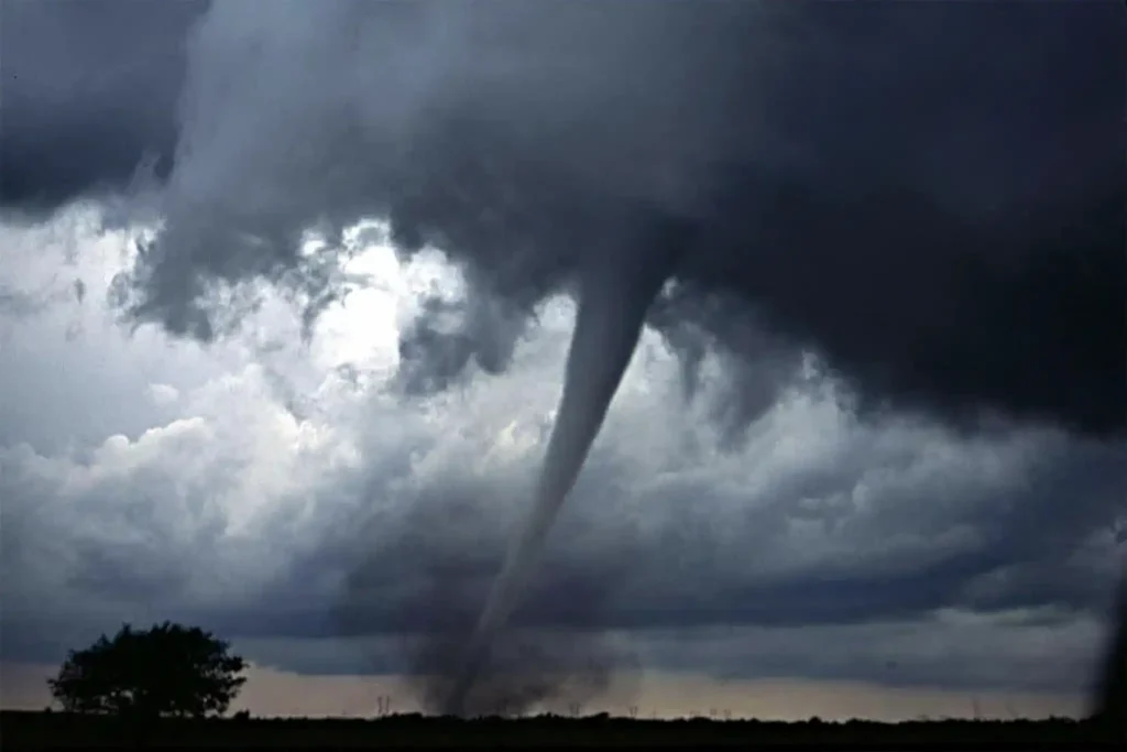 Advertencia Meteorológica: Posibles Nubes Convectivas con Características Tornádicas en el Sur de Chile