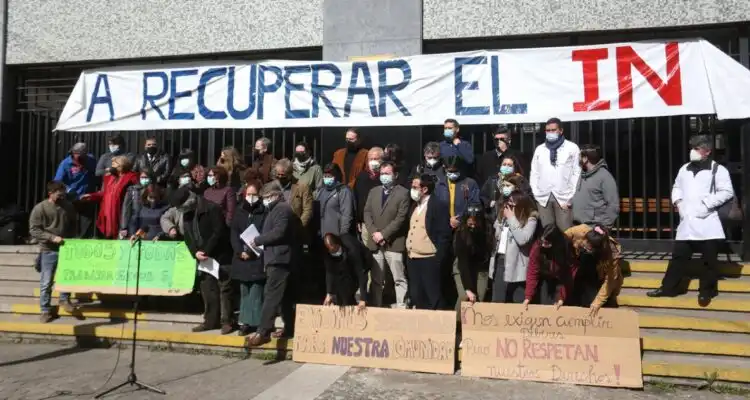 Violencia en el Instituto Nacional: Profesores Agredidos en Santiago