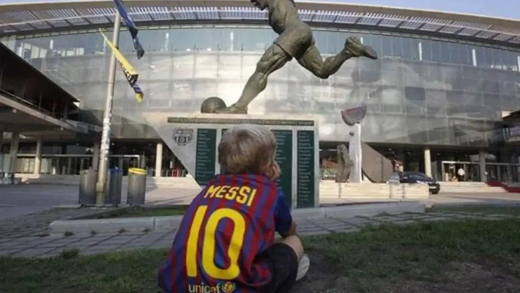 El Legado de Messi: Una Estatua en el Camp Nou