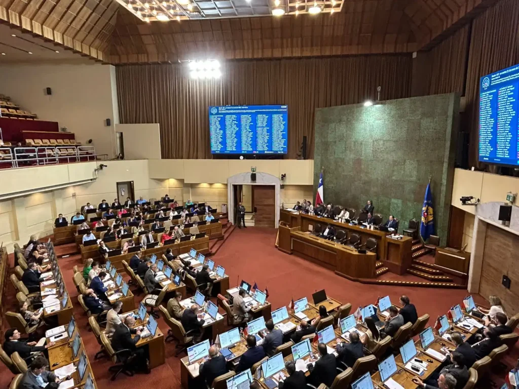 Controversia en la Superintendencia del Medio Ambiente: Diputados piden auditoría