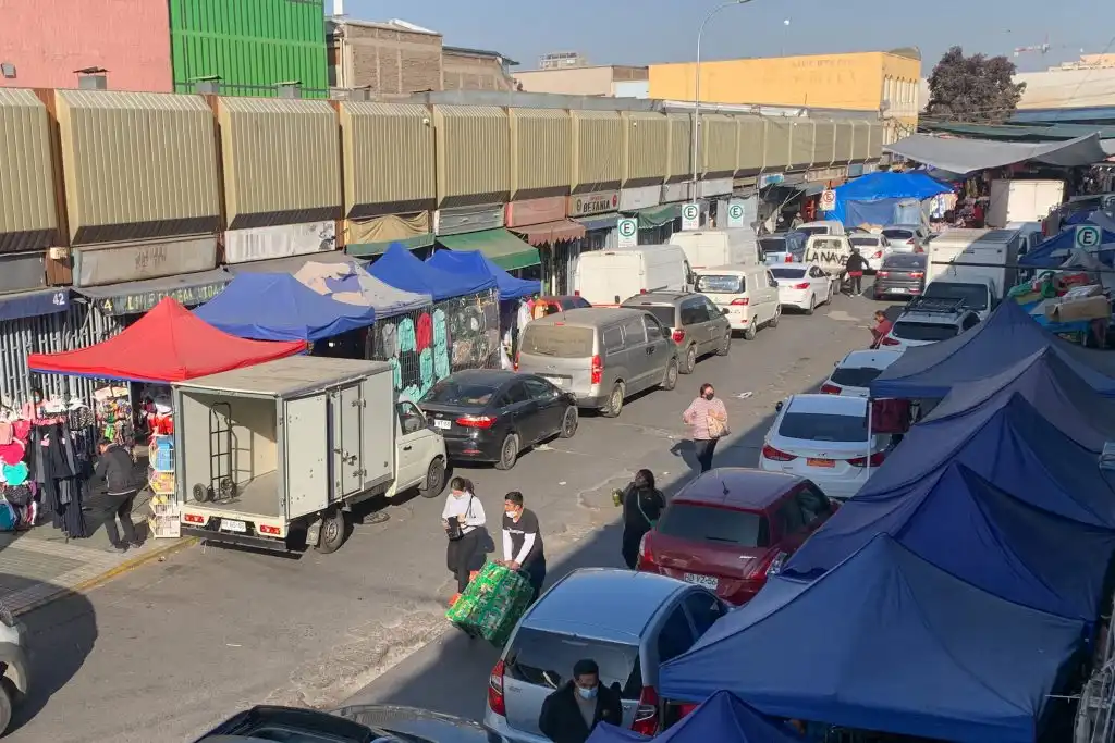 Transformaciones en el Barrio Meiggs: Seguridad y Comercio Ilegal