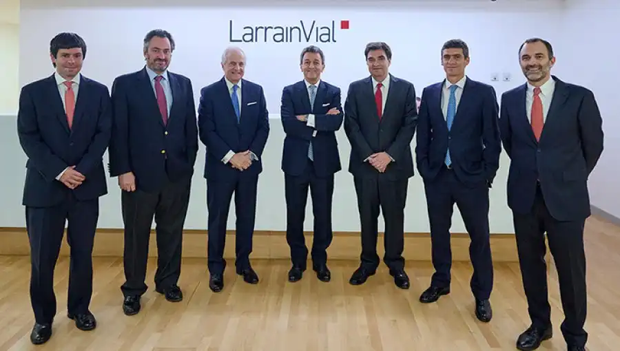 Exdirectores de LarrainVial Logran Reabrir Debate Judicial sobre Multas Impuestas