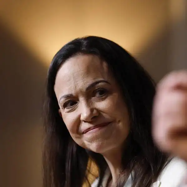 María Corina Machado: Un Viaje Peligroso y una Lesión Inesperada