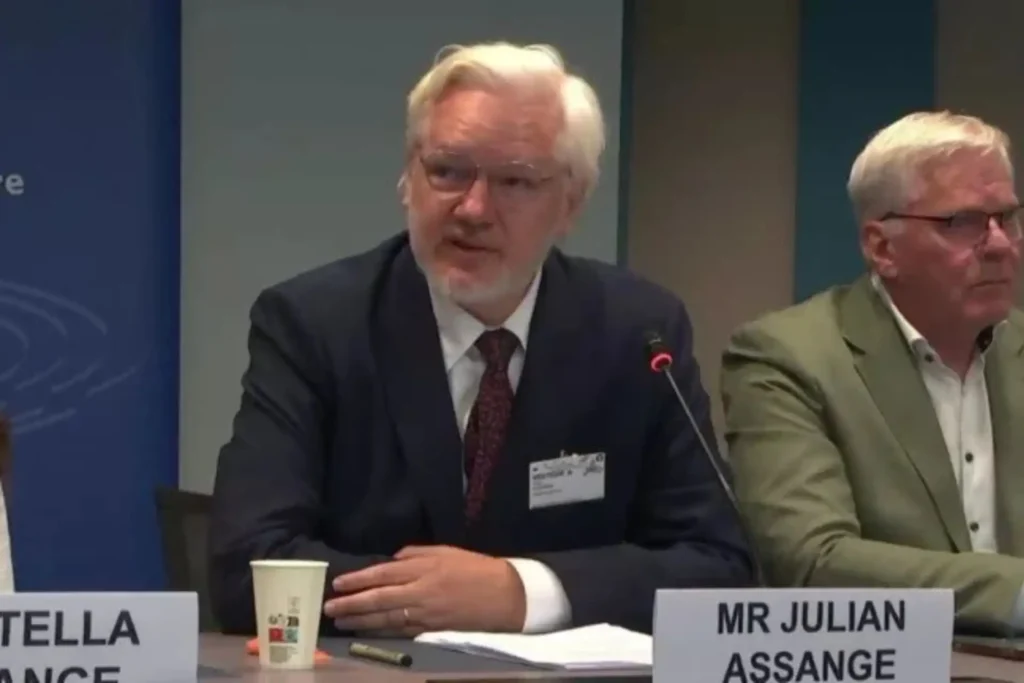 Julian Assange Acusa a la Fundación Nobel de Facilitar Crímenes de Guerra
